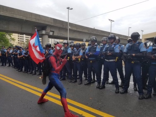 Spiderman vs Policia