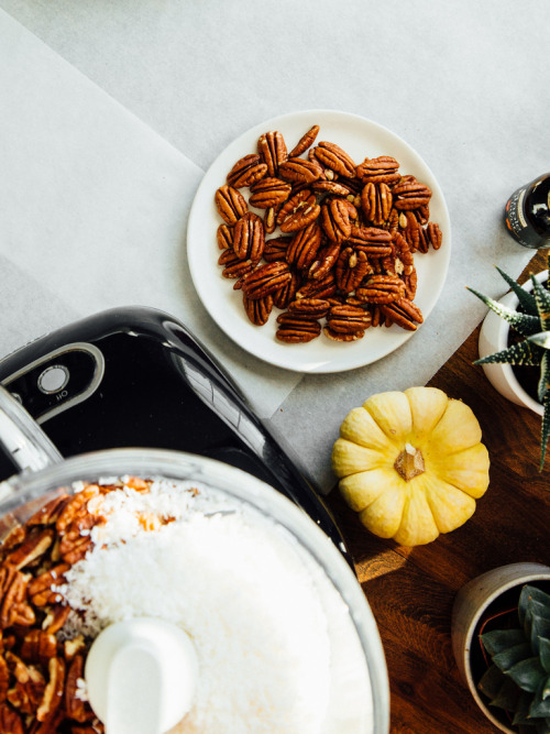 sweetoothgirl:ALMOST RAW COCONUT-PECAN PIE BARS