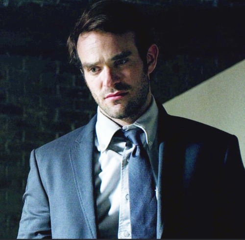 charliecoxfans:Matt Murdock & his crooked tie appreciation...