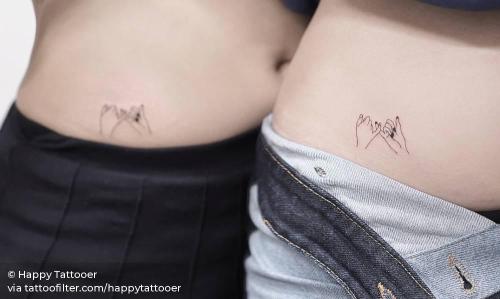 By Happy Tattooer, done in Seoul. http://ttoo.co/p/35314 anatomy;best friend;facebook;fine line;hand;happytattooer;hip;line art;love;matching;matching tattoos for best friends;pinky promise;small;twitter