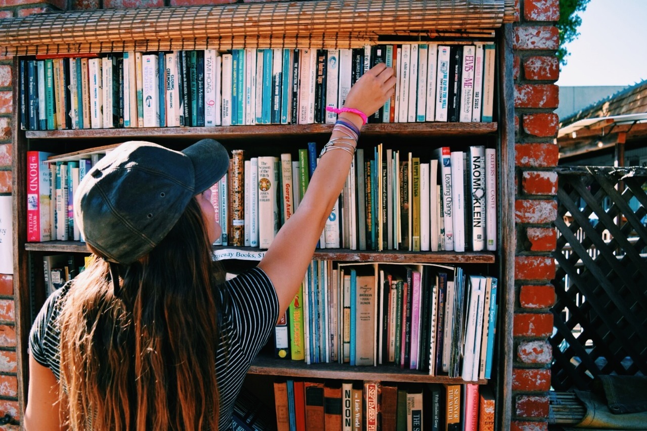 Bookworm library. Книжные друзья. Книга друг. Reading ее. Книги tumblr.