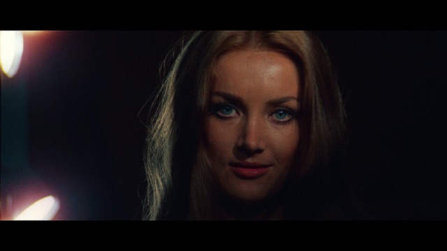 Barbara Bouchet In Dont Torture A Duckling La Dama Rossa