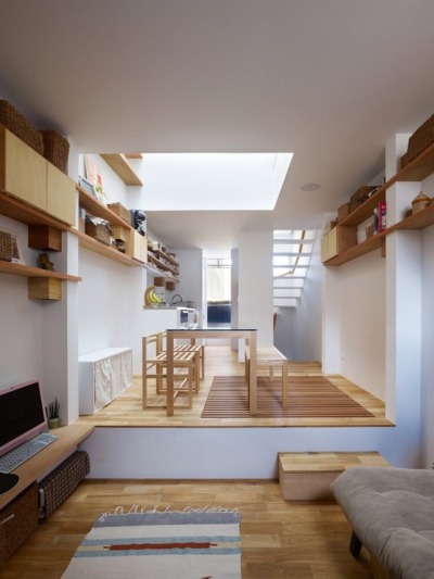 goodwoodwould:Good wood - bought a bit of land but it’s too narrow to build a house on? Well you need to call these guys… Japanese studio FujiwaraMuro Architects has completed an exceptionally narrow (2.5m wide only!!!) timber house in Kobe, featuring an atrium that allows daylight to reach each of its levels. 