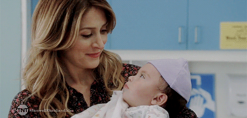 Maura with a baby in Rizzoli & Isles 7x11