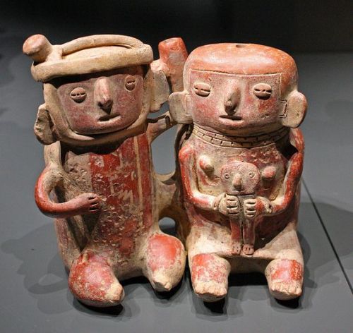 peepuddle:Pottery in the shape of a couple with child,...