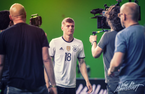 mercedesbenzfussball:Making of #ViveLaMannschaft - Teil 1 -...