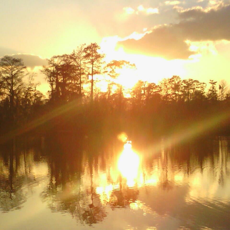 lakeareablogger987:
â€œ#calcasieuriver #sunset #louisiananature
https://www.instagram.com/p/BSulfahAP5tluT-X8BqMVJ8rflezKH-kuoQtD40/?utm_source=ig_tumblr_share&igshid=1uzkis6qyhor3
â€