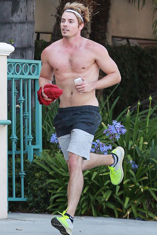 Shirtless Male Celebs Josh Henderson