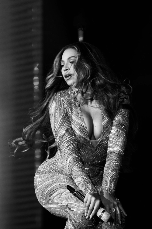 girlsluvbeyonce:On The Run Tour II - New Orleans (Sep. 13)