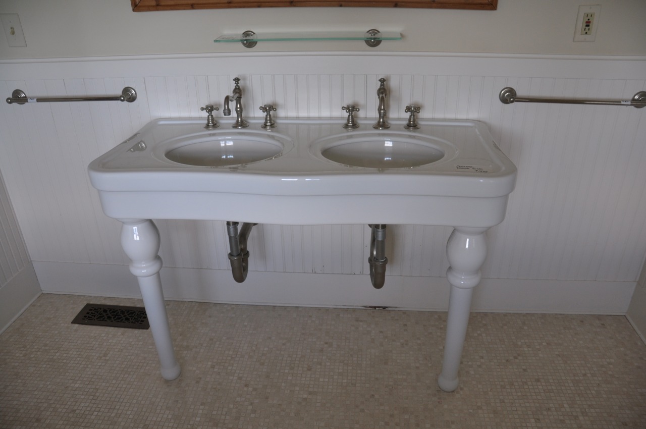 Tag Team Estate Sale Cesame Double Sink Vanity Pedestal