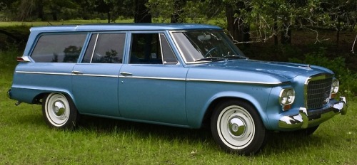 crazyforcars:Studebaker Wagonaire… with its retractable rear...