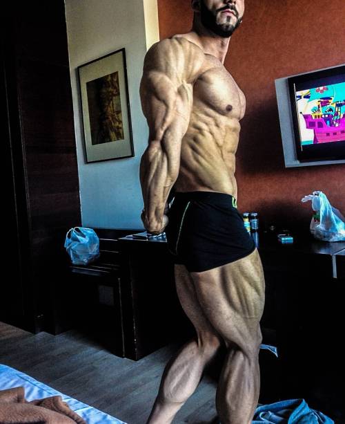 bodybodyman:Roberto Alexandru