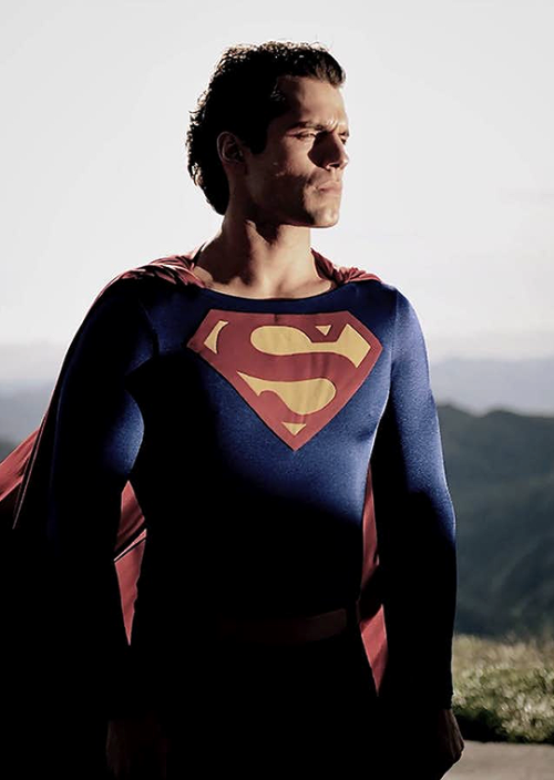 dcmultiverse:Henry Cavill in a replica Matt Reeve’s Superman...