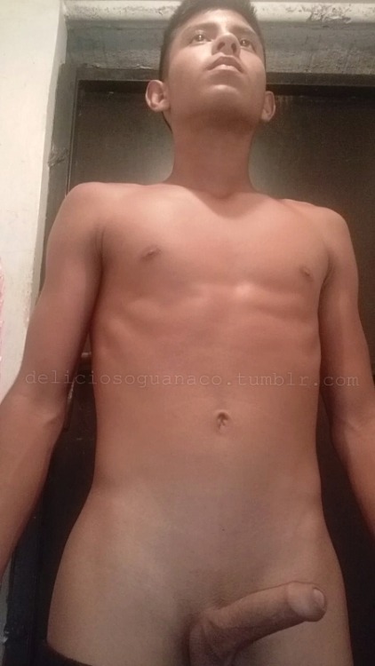 deliciosoguanaco:Alessandro es todo un chico caliente, que...