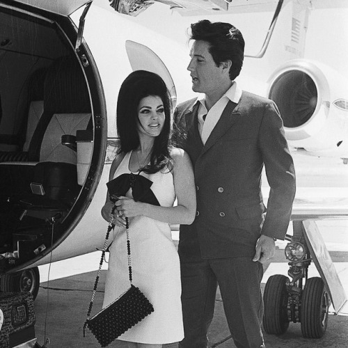 elvis-pink-cadillac:Timeless Celebrities at Airports