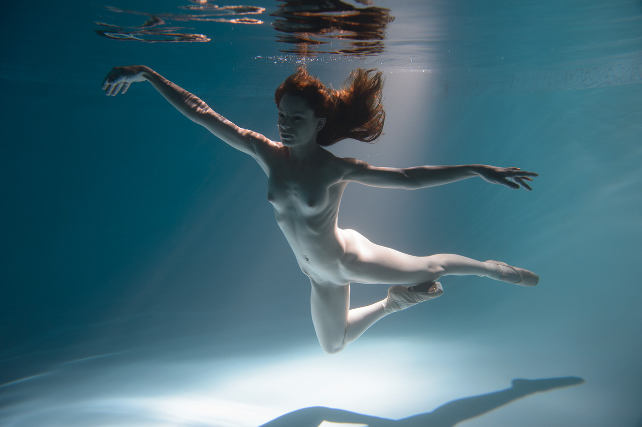 Nude Model Body Underwater Yumna Al