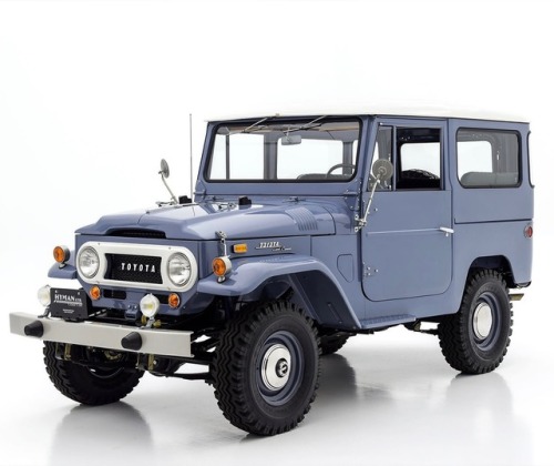 noodlesviewdles:utwo:1968 Toyota FJ40 Land Cruiser© hyman...