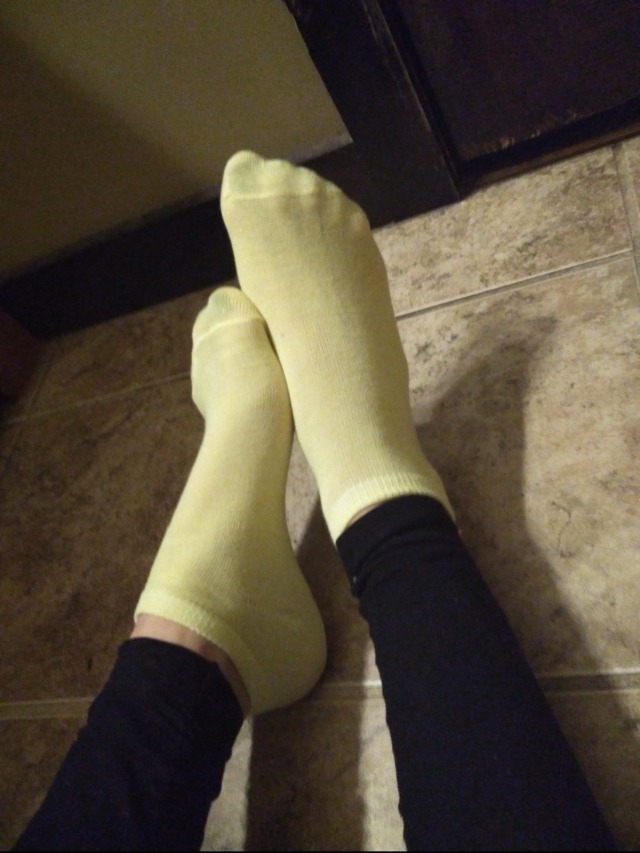 Feetlifeforme Sexy Yellow Ankle Socks W