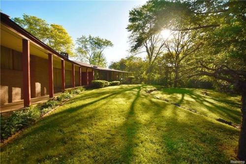 househunting:$859,000/3 br/4675 sq ftBloomfield Hills, MI...