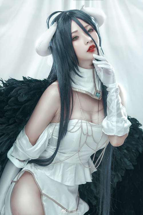 sexywaifucosplay:CN: _薇上_ Albedo