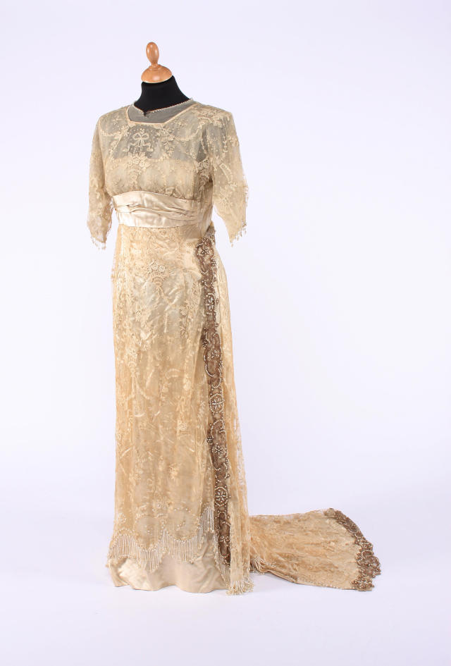 I don't wear dresses, fripperiesandfobs: Wedding dress, 1910’s From...