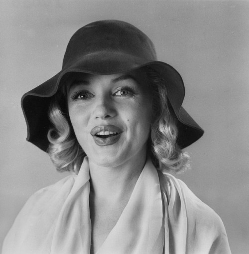 perfectlymarilynmonroe:Marilyn Monroe photographed by Carl...