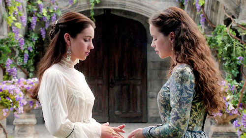 dollsome-does-tumblr:a great thing about reign: how basically...