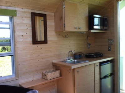 smallhomeideas:<br /><br />http://tinyhouseswoon.com/trekker-tiny-house/<br />http://trekkertrailers.com/<br />