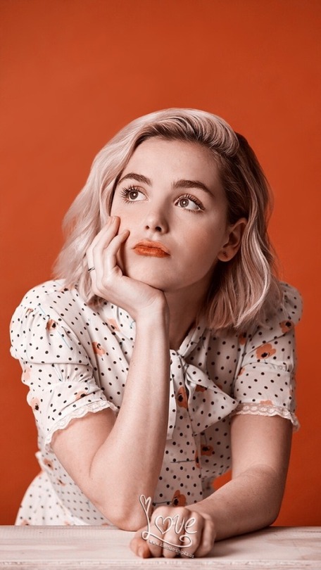 Next photo of Kiernan Shipka