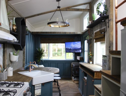 tinyhousetown:The Urban Craftman (290 sq ft)