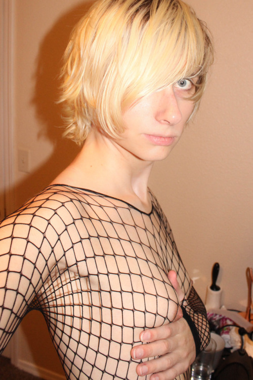 sorrelllovesscarves:I got a fullbody fishnet suit!