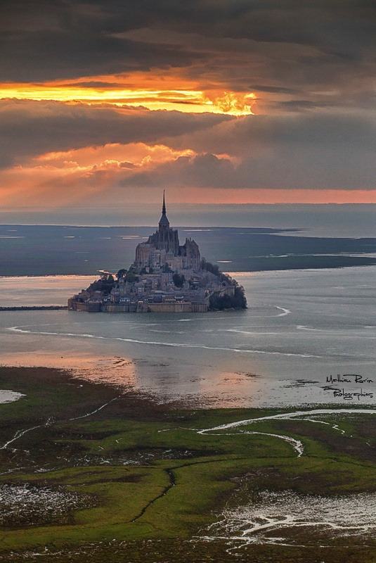 Artistic-realistic nature - 💙 Aerial shot in Mont Saint-Michel