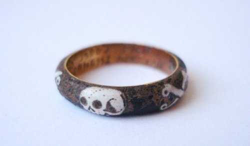 historyarchaeologyartefacts:John Jones? Mourning ring, 1657 -...