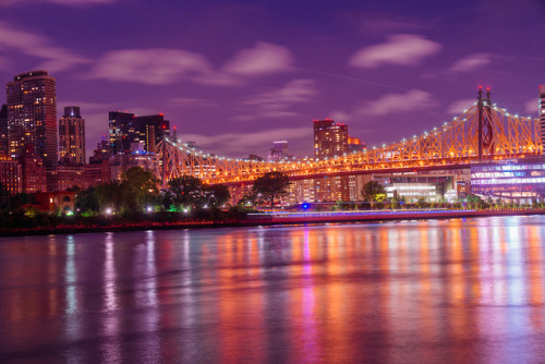 now-youre-cool:Views of Manhattan from Gantry Plaza, Long...