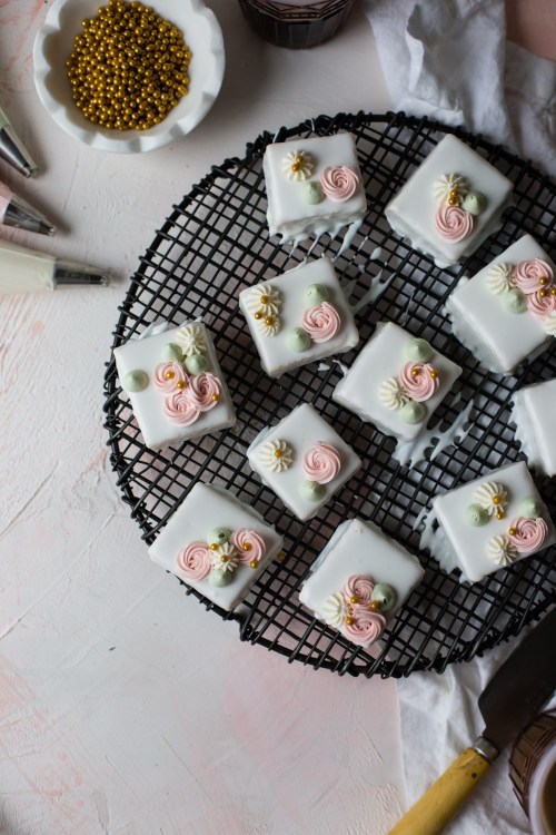 sweetoothgirl:Vanilla Petit Fours