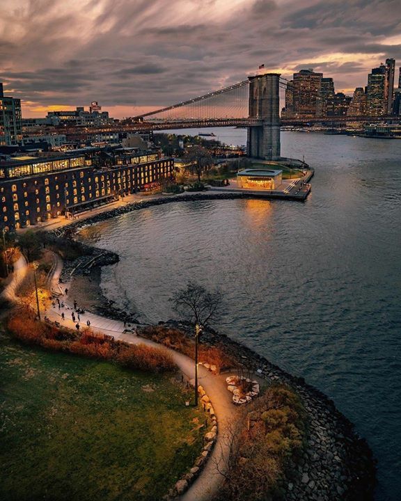 Pebble Beach, Dumbo, Brooklyn 📷 @dylanwaalker