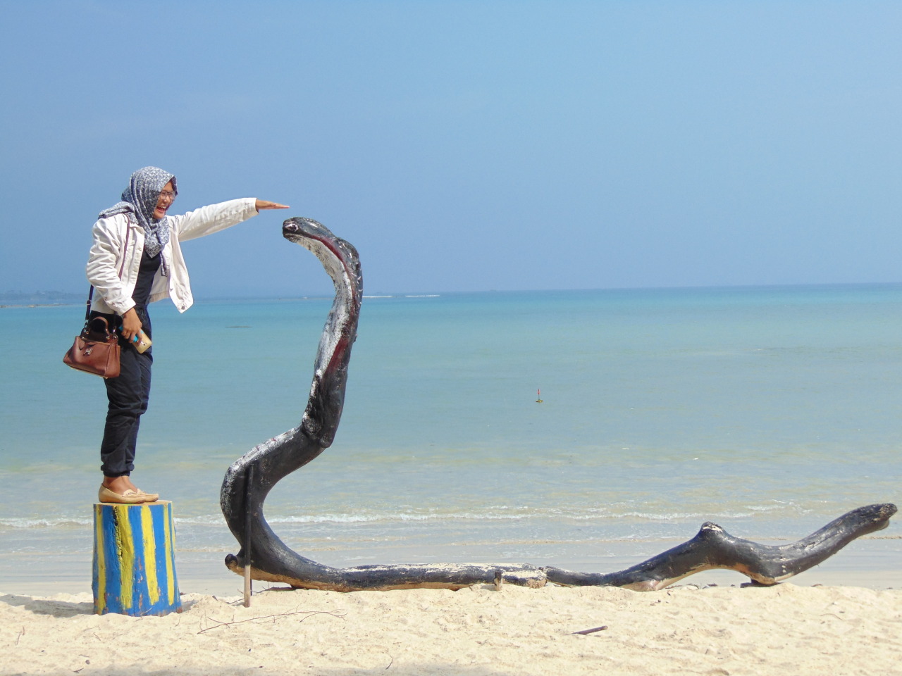 Art Story Pawang Ular Di Pantai Embe