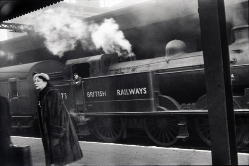 joeinct:London, Photo by Elliot Erwitt, 1952