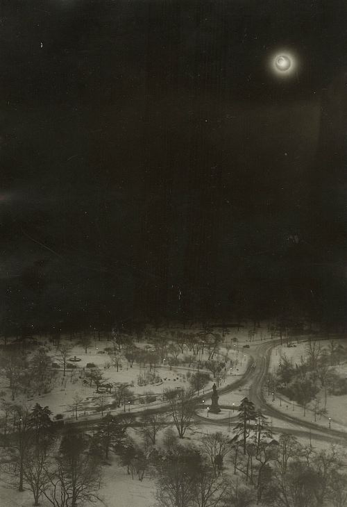 dame-de-pique:Solar Eclipse Over Snowy Central Park NYC, 1925