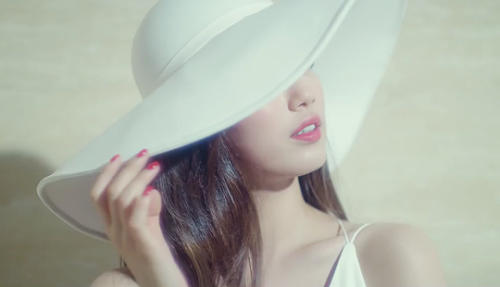 suzy bae suzy miss a clalen DIVINE BEAUTY what even how are you even real?