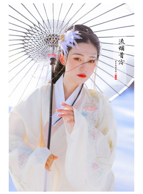 hanfugallery:Traditional Chinese hanfu by 流烟昔泠