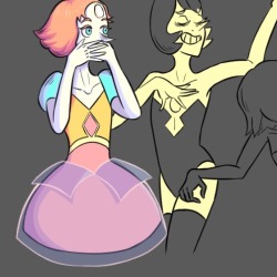 Now I can use my clip studio, so I’m redrawing pearls.