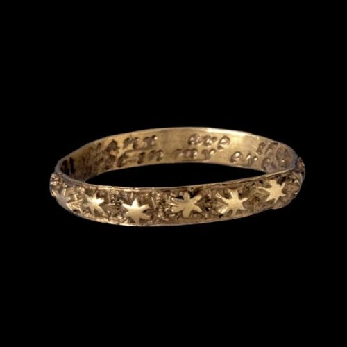 shewhoworshipscarlin:Ring, 1700s, with the inscription, “Many...