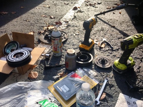 Changing out a #bad pulley on a A/C #compressor, car shop...