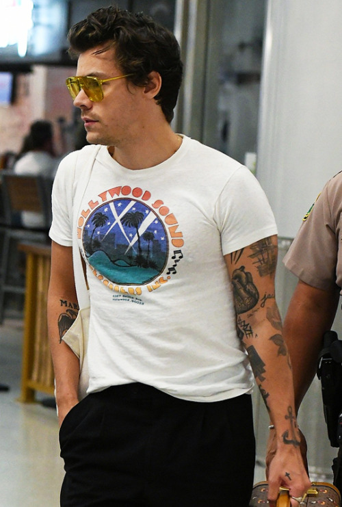 hampsteadharry:Harry at Miami airport • Sep 27