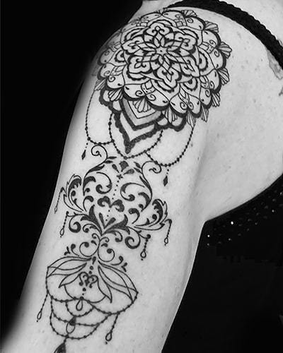 Lys Tattoo Tatouage épaule Bras Femme Mandala Floral Et
