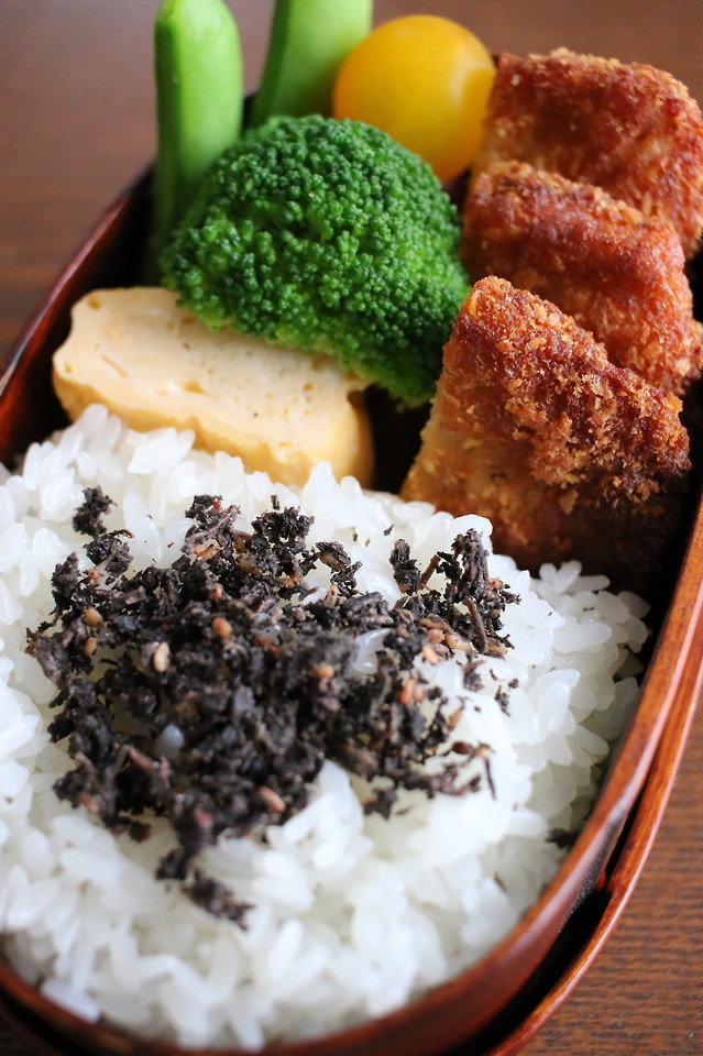 Today I cook Tonkatsu, deep fried pork cutlet for... | Le Bento