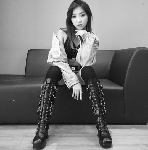 fy2ne1:[IG] _minzy_mz: #dontkillmyvibe #superwoman #minzy #❤️