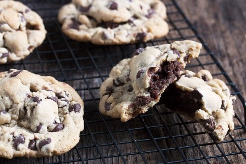 cake-stuff:Brownie Stuffed Chocolate Chip CookiessourceMore...