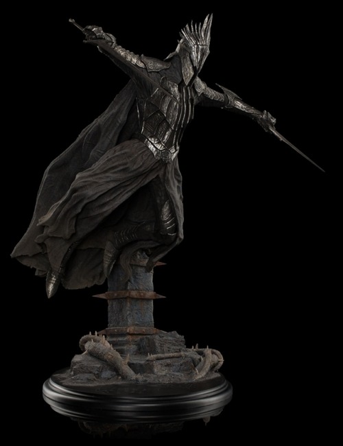 actionfigurehottoys:The Witch King at Dol Guldur StatueWhere...